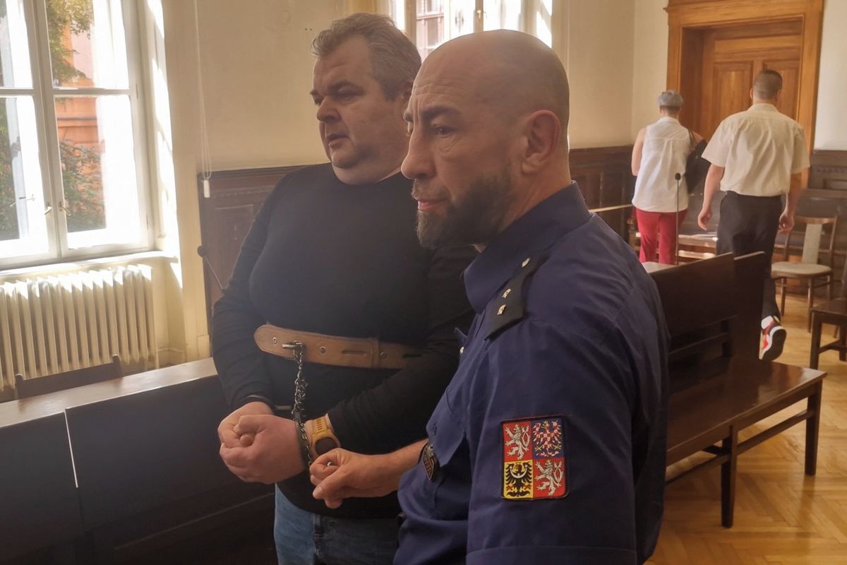 Muž u Brna šel krást do domu, jehož majitel zemřel. Jenže narazil na jeho bratra a málem ho zabil