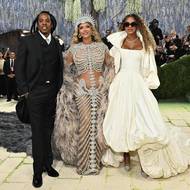 Beyoncé měla s sebou i svou rodinu. Zleva manžel Jay-Z, Beyoncé a jejich dcera Blue Ivy Carter.