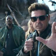 Zapomenutý herec Johnny Cage (Karl Urban) je vtažen do souboje o záchranu universa.