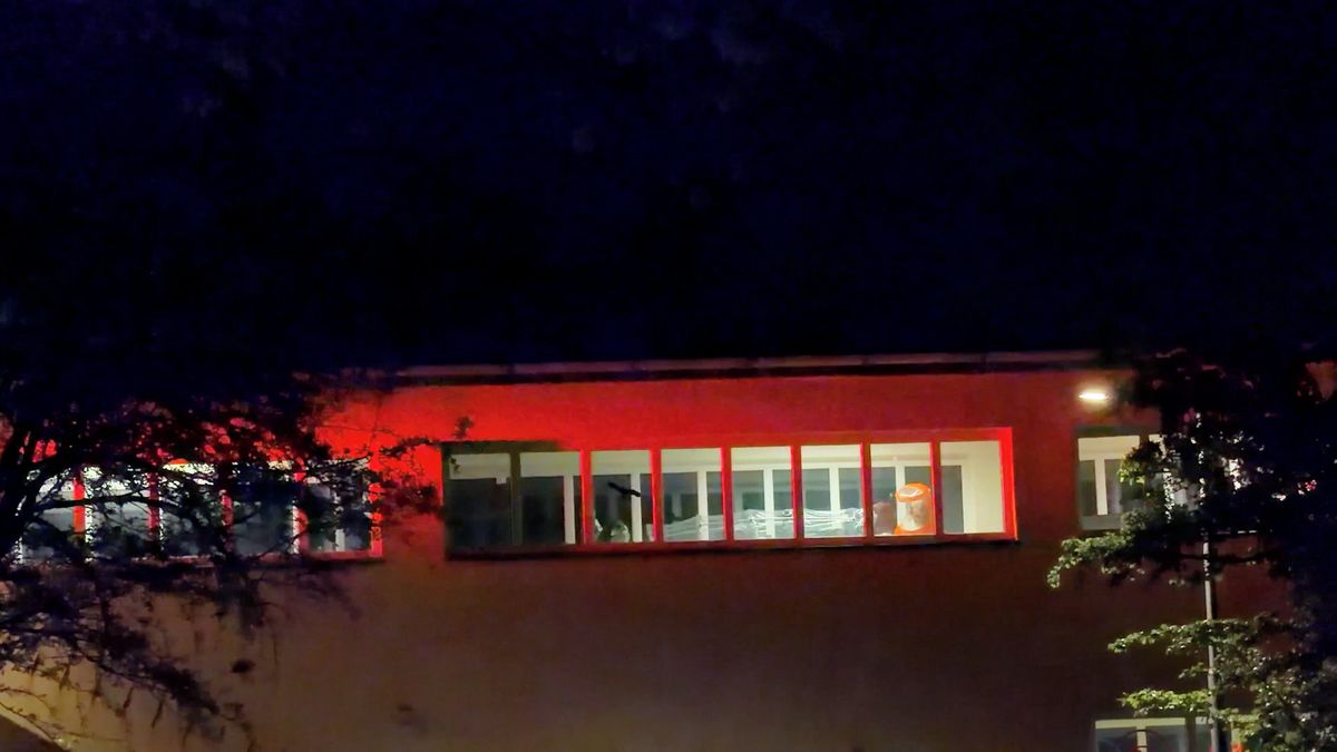 Resuscitoval jsem ženu s ebolou. Americký lékař izolovaný na Bulovce poskytl rozhovor