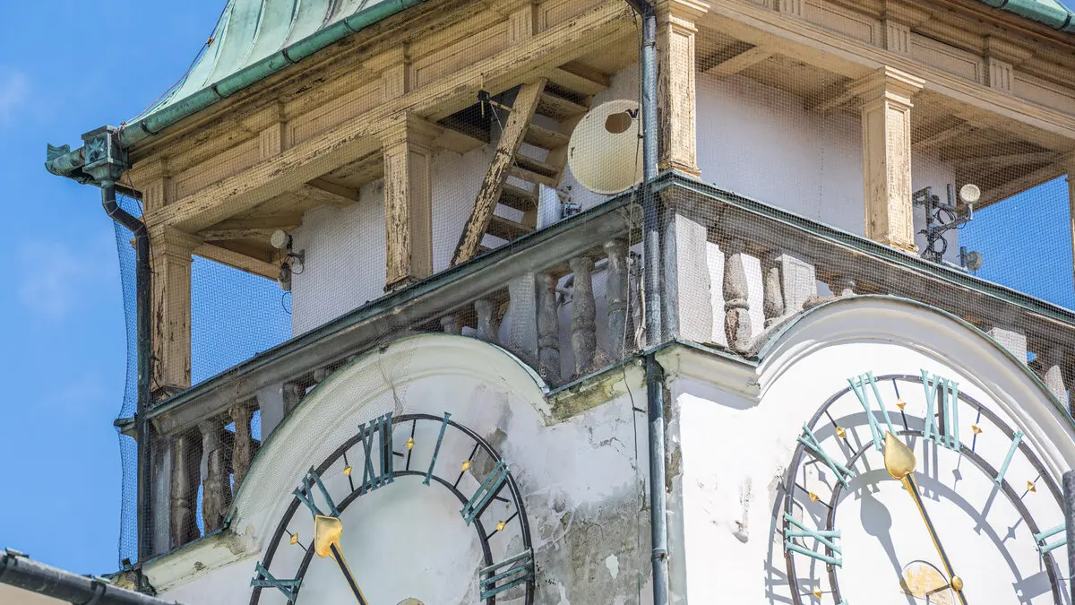 Kroměříž opraví historickou věž radnice, zabrání se i pádům omítky a kamenů