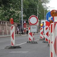 Uzavřeným úsekem projedou jen vozidla stavby a MHD.