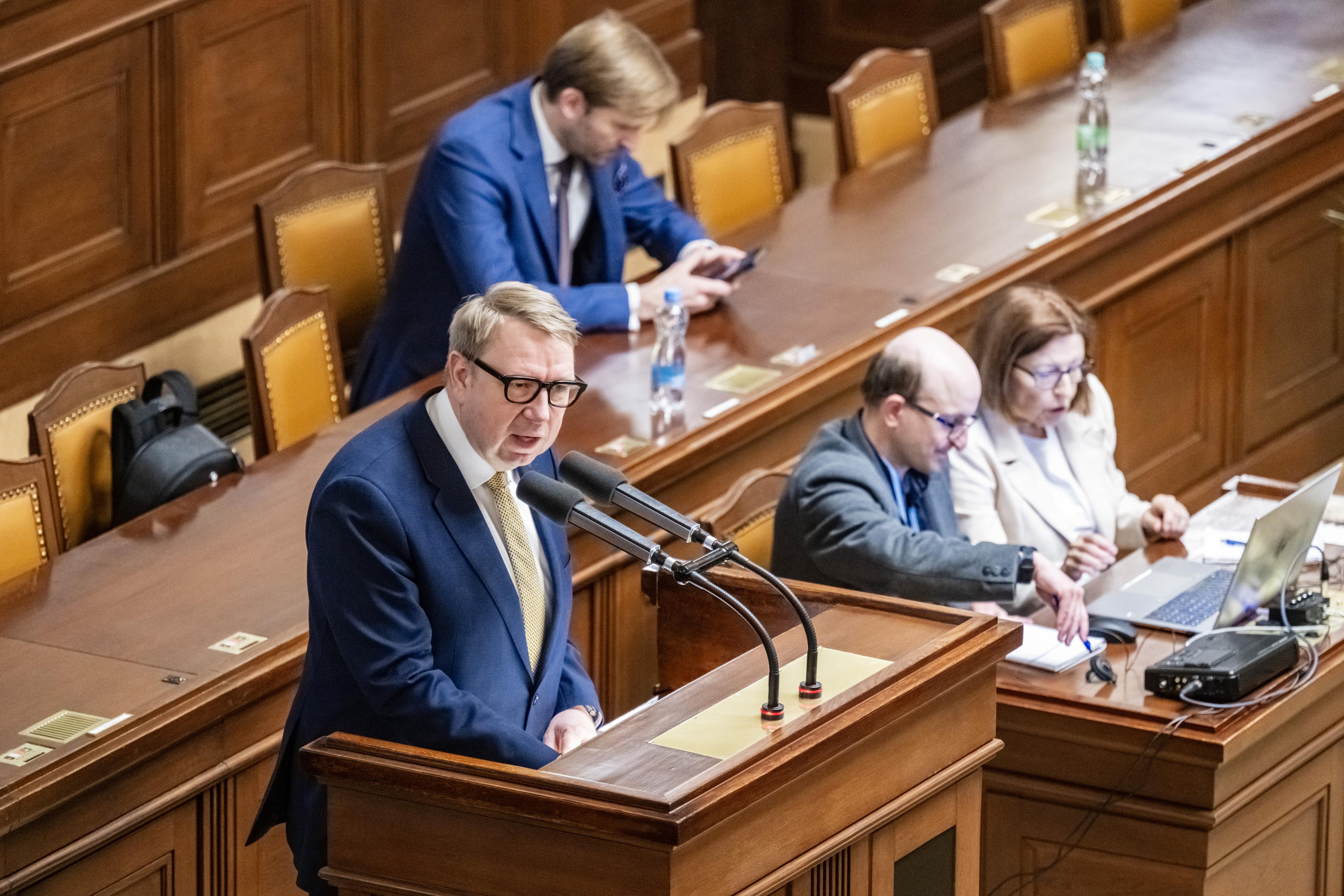 Ženy budou moci dostávat tisíce korun ještě před narozením dítěte, rozhodli poslanci