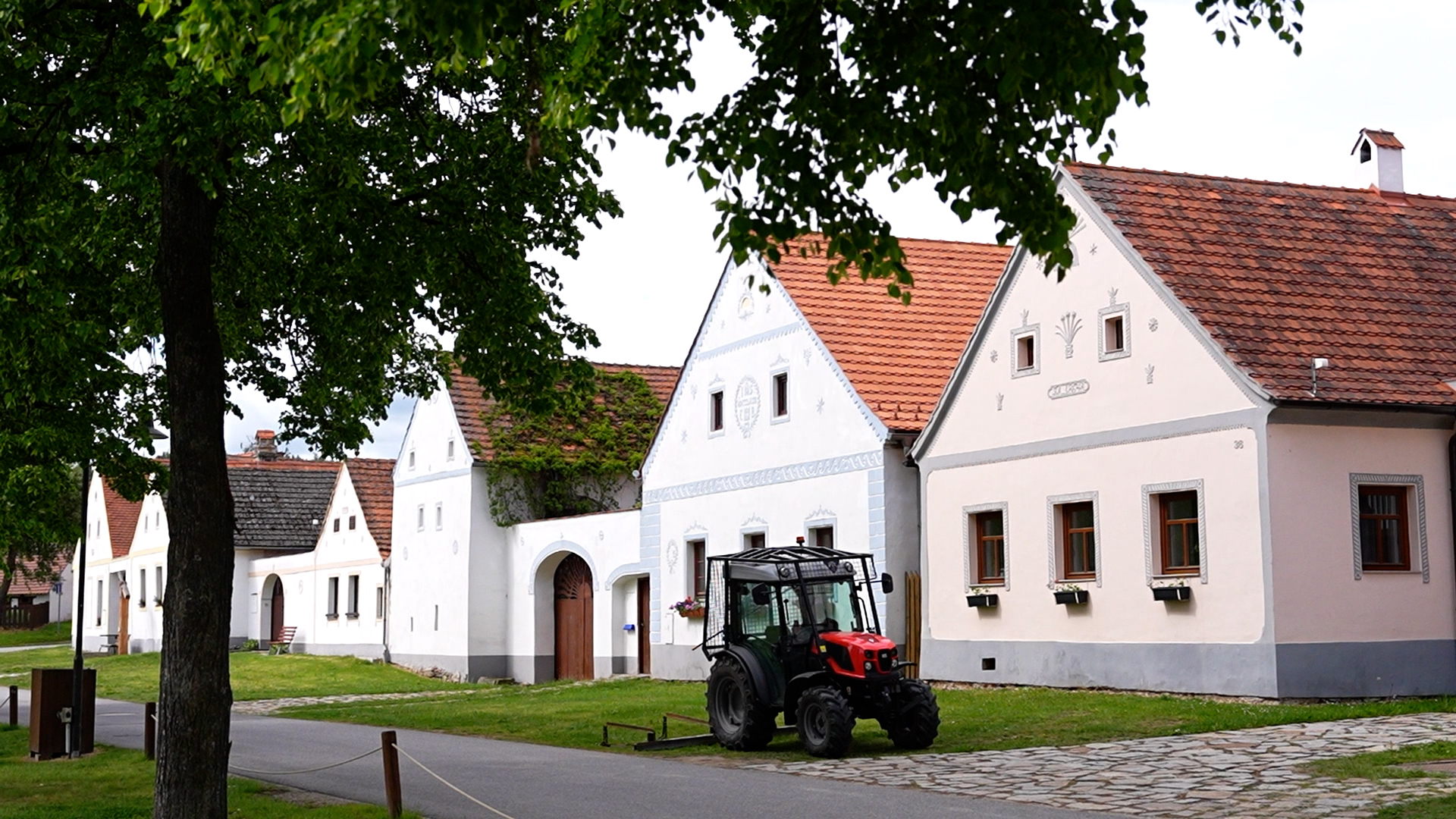 Lidé na dani z nemovitosti zaplatili už 15 miliard. Řada obcí letos opět měnila koeficienty