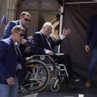 Bývalý prezident Miloš Zeman. Mezi řečníky se chystal i expremiér Jiří Paroubek. 