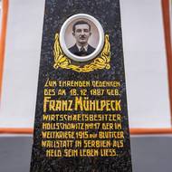 První zmínky o Holašovicích jsou už ze 13. století. Většina obyvatelstva tu dlouho byla německá.