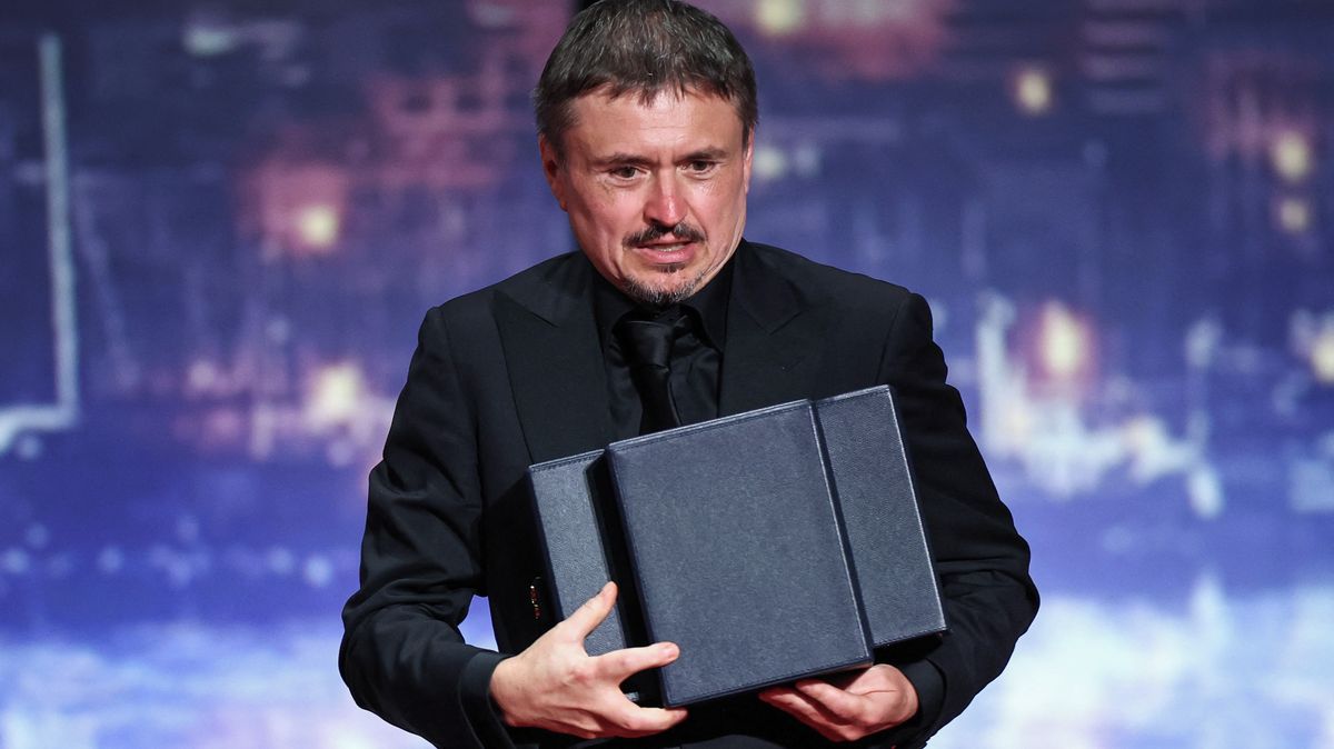 Zlatou palmu v Cannes získal rumunský režisér Cristian Mungiu. Velkou cenu má ruský režisér Andrej Zvjagincev