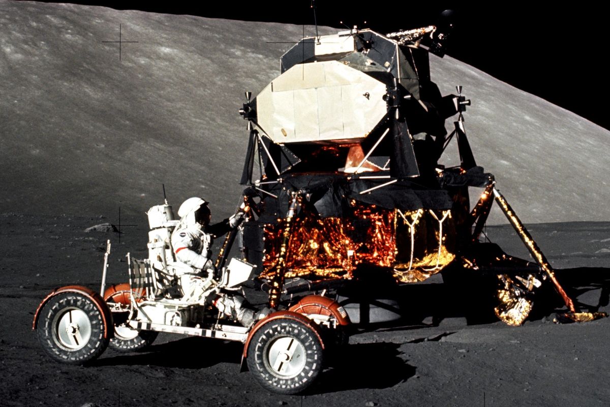 Eugene Cernan, astronaut českého a slovenského původu, zanechal poslední stopu na Měsíci