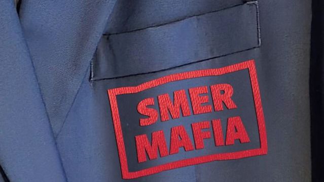 Opozičního poslance na Slovensku vykázali ze sálu kvůli nápisu na saku