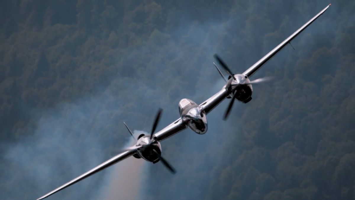 Nebe nad Hradcem Králové bude o víkendu burácet, z Pardubic se sem přestěhovala Aviatická pouť