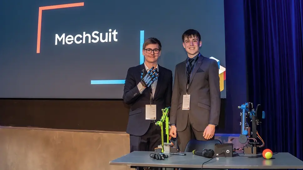 Soutěž pro mladé inovátory ovládli čeští maturanti s technologií jako z Avatara