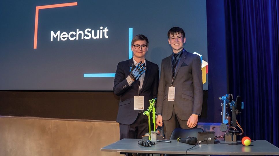 Soutěž pro mladé inovátory ovládli čeští maturanti s technologií jako z Avatara