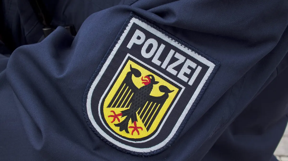 Mačety, skleněné lahve a pistole. V Dortmundu se do sebe pustily dva rumunské rodinné klany