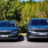 Škoda Superb (vlevo) a Škoda Kodiaq (vpravo) jsou aktuálně jediné modely značky s plug-in hybridním pohonem.