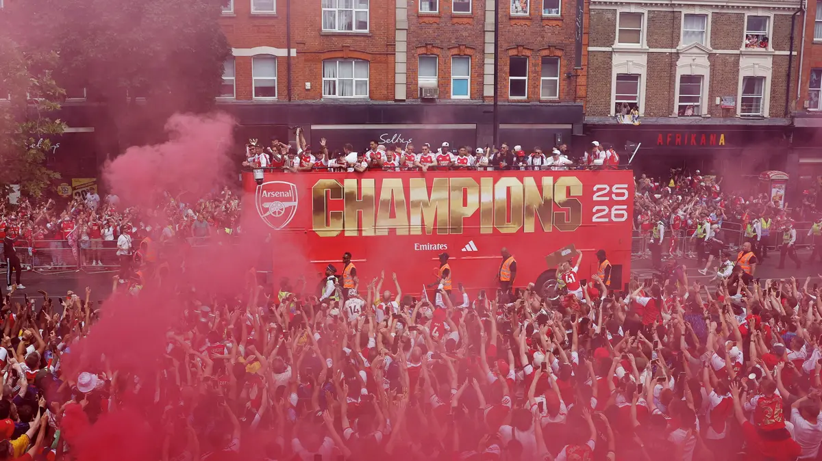 Po oslavách ligového titulu londýnského Arsenalu zůstalo šest pobodaných