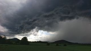 Hrozí silné bouřky, bude jich ale málo. Meteorologové vysvětlili proč