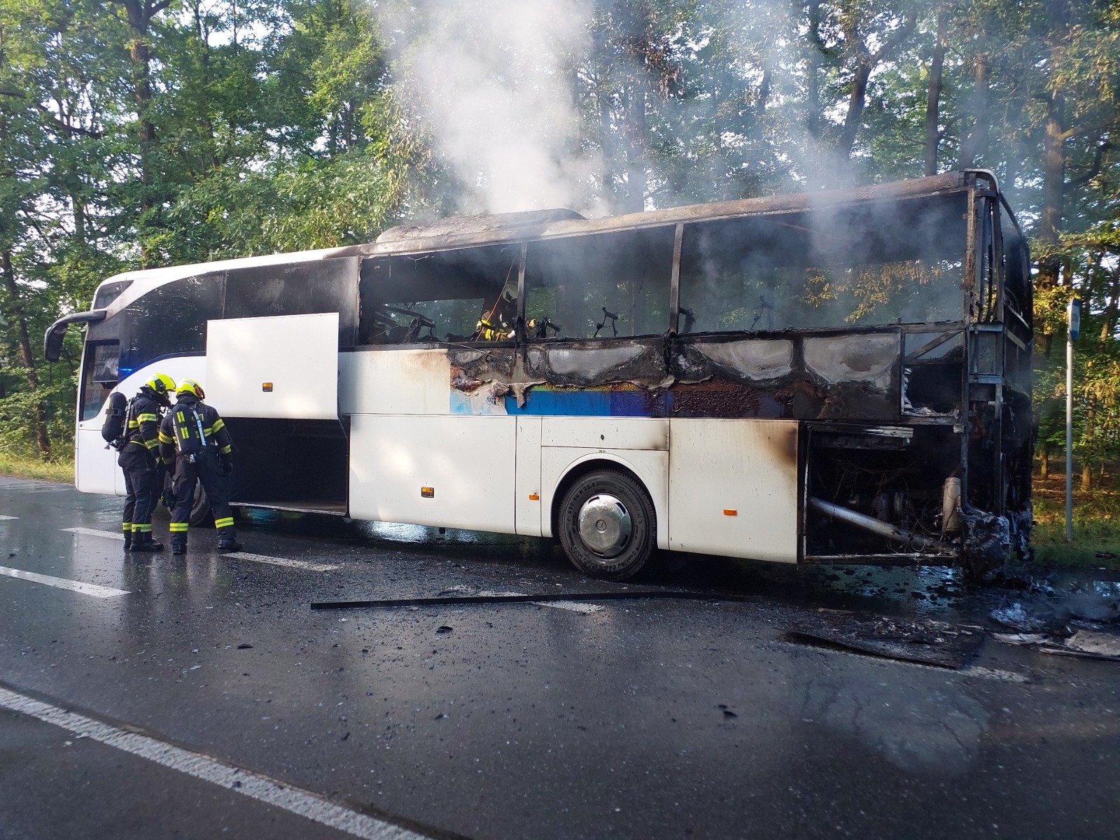 Na Pardubicku hořel autobus