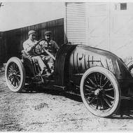 Vítěz Ferenc Szisz byl mechanikem Renaultu. Spoléhal se na šetrnou jízdu a minimum chyb. Díky tomu porazil italské hvězdy.