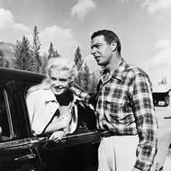 Manželství trvalo velmi krátce, jen devět měsíců. Majetnický DiMaggio chtěl z Marilyn Monroe mít ženu v domácnosti. Ona chtěla dál hrát.