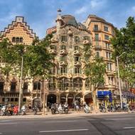 Uhodnout, která z vyfotografovaných staveb je od Gaudího, asi není moc náročné. Na Casa Batllò jsou pozoruhodné balkony, které připomínají část lidské lebky.