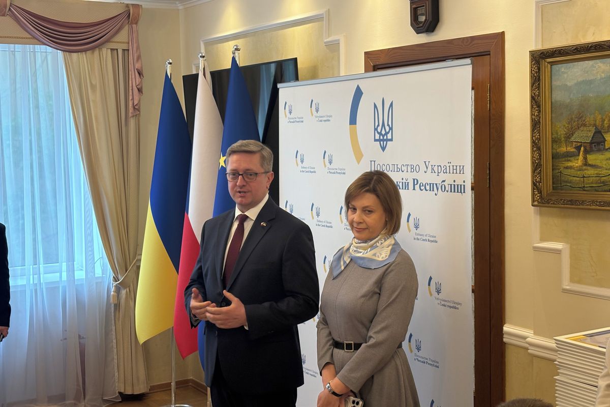 Ukrajina si váží vašich úspěchů, vzkázal velvyslanec oceněným ukrajinským dětem žijícím v ČR