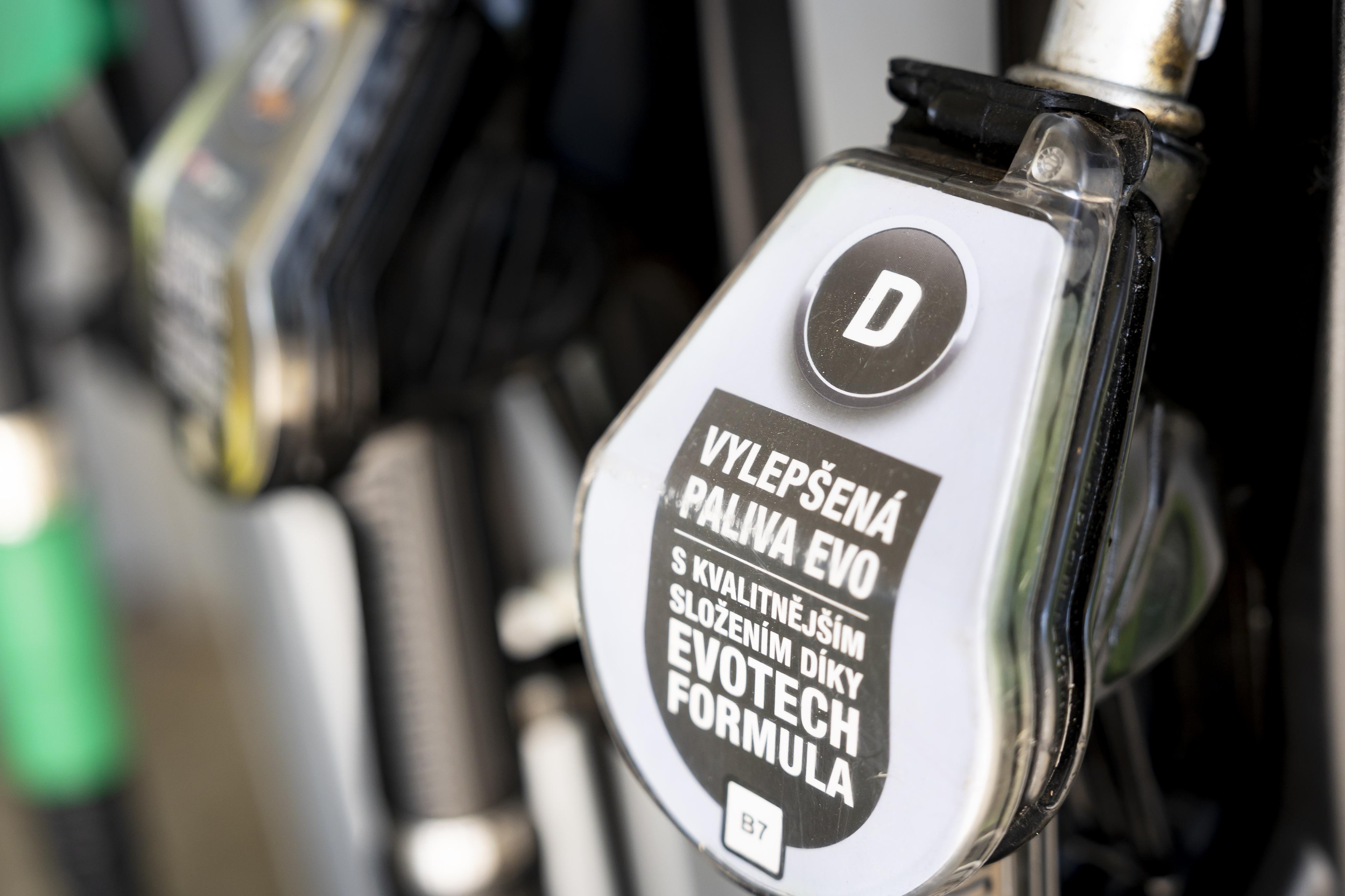 Nafta může zdražit ke 47 korunám