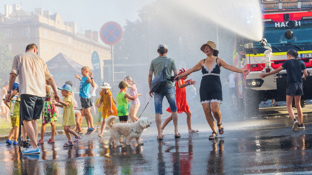 FOTO: Festival v ulicích navzdory horku baví v Ostravě tisíce lidí