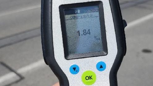 Otec na Novojičínsku vezl syna na skútru bez přilby. A ještě byl opilý