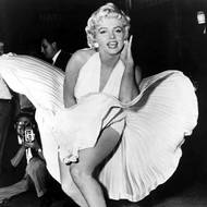 Marilyn Monroe a průvan z metra. Jedna z nejznámějších fotografií, co kdy vznikla. Byla ze scény k filmu Slaměný vdovec (1955).