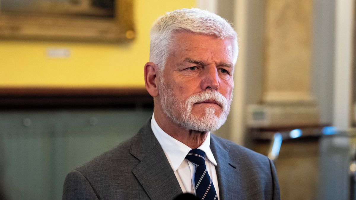 Hrad ohledně rozhodnutí vlády o summitu NATO mlčí. Vyjádří se v úterý