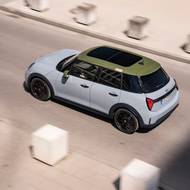 Pětidveřový Mini Cooper S Paul Smith Edition v barvě Statement Grey
