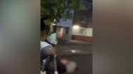 Svědek popsal zneškodnění útočníka v Belfastu. Mlátil ho do hlavy pálkou na hurling