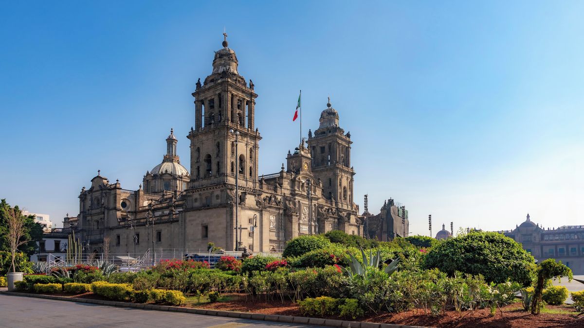 Do Mexico City míří čeští fanoušci fotbalu. Divoké město nepřipravené cestovatele zaskočí