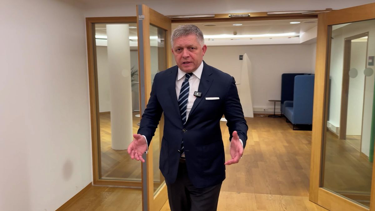 Robert Fico se v Bruselu omlouval po srážce s tabulí: Sorry, Evropská unie