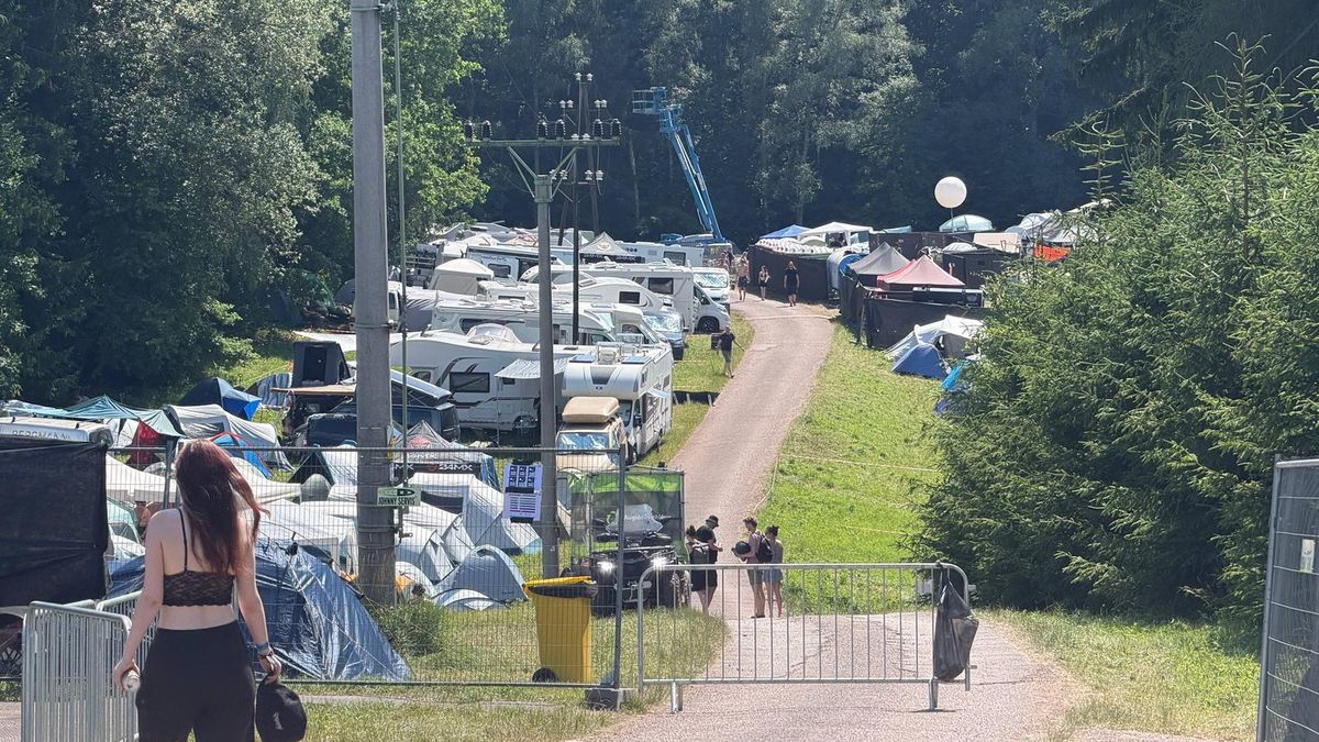 V kempu Svatá Kateřina spadl strom mezi stany
