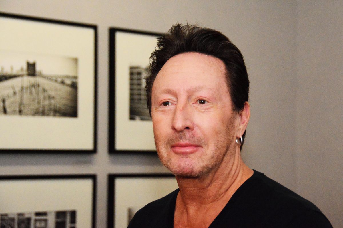 Julian Lennon skládá mozaiku křehkých momentů našeho světa 