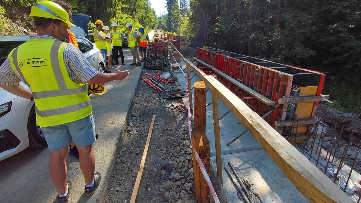 Komplikace pro řidiče: uzavírka u Zbraslavi se zřejmě protáhne a prodraží