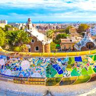 Z původně plánovaného zahradního města pro pár bohatých je dnes Park Güell místem k odpočinku a rozjímání pro každého obyvatele Barcelony. Turisté si ovšem musí za návštěvu připlatit.