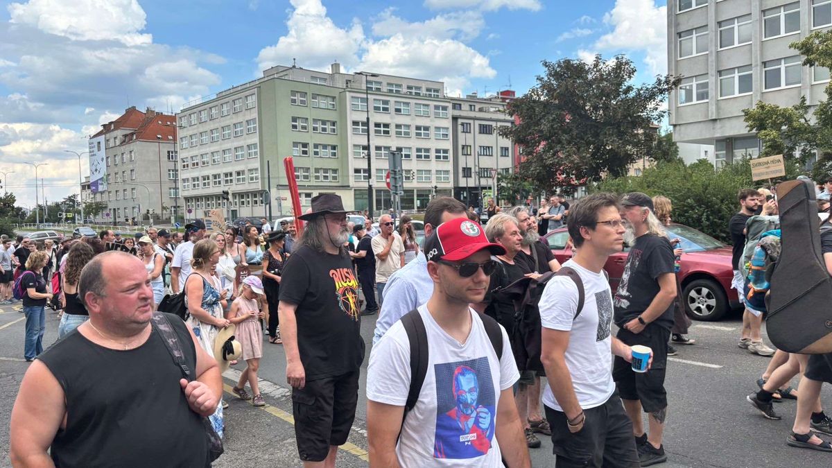 Další demonstrace na podporu médií: Milion chvilek chce konec Klempíře ve funkci ministra