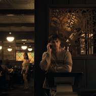 Bear (Michael Johnston) lituje fatálního rozhodnutí, jenže už je pozdě.