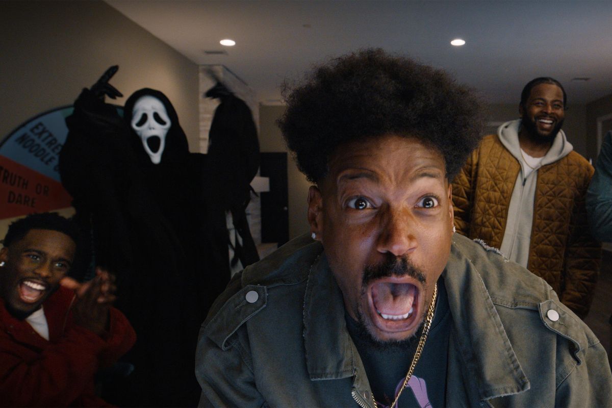 RECENZE: Scary Movie se k nesmyslům dnešní doby probíjí i dildem