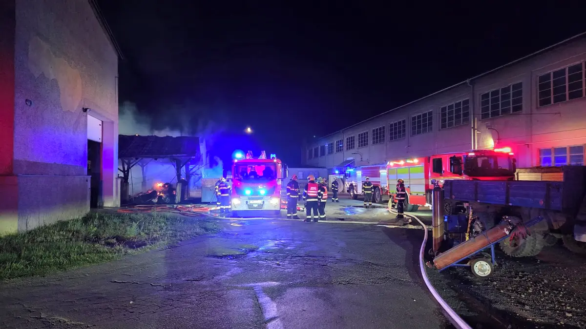 Na Olomoucku vyhlásili 2. stupeň požárního poplachu. Hořel p