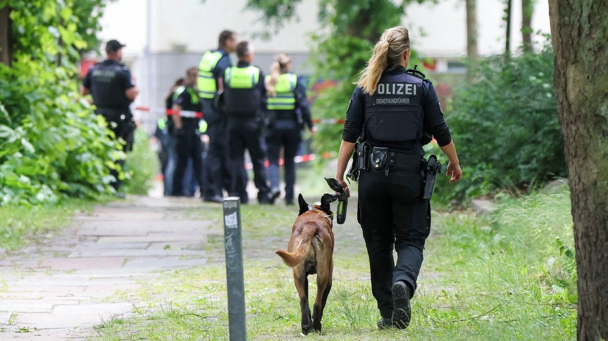 Razie na obrovské ubytovně pro běžence. Hamburku s ní došla trpělivost
