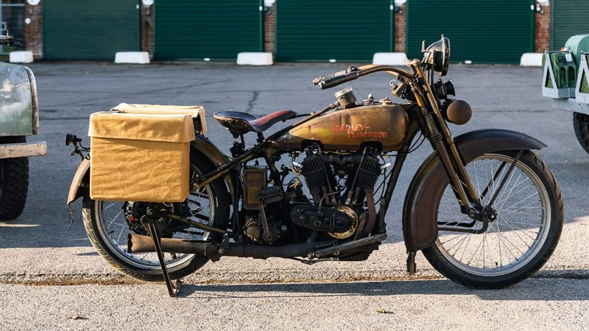 Filmový Aquaman si nechal přestavět historický Harley na plug-in hybrid