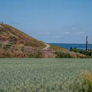 Společnost AVE chtěla skládku rozšířit, ale místní občané to v referendu zamítli. 