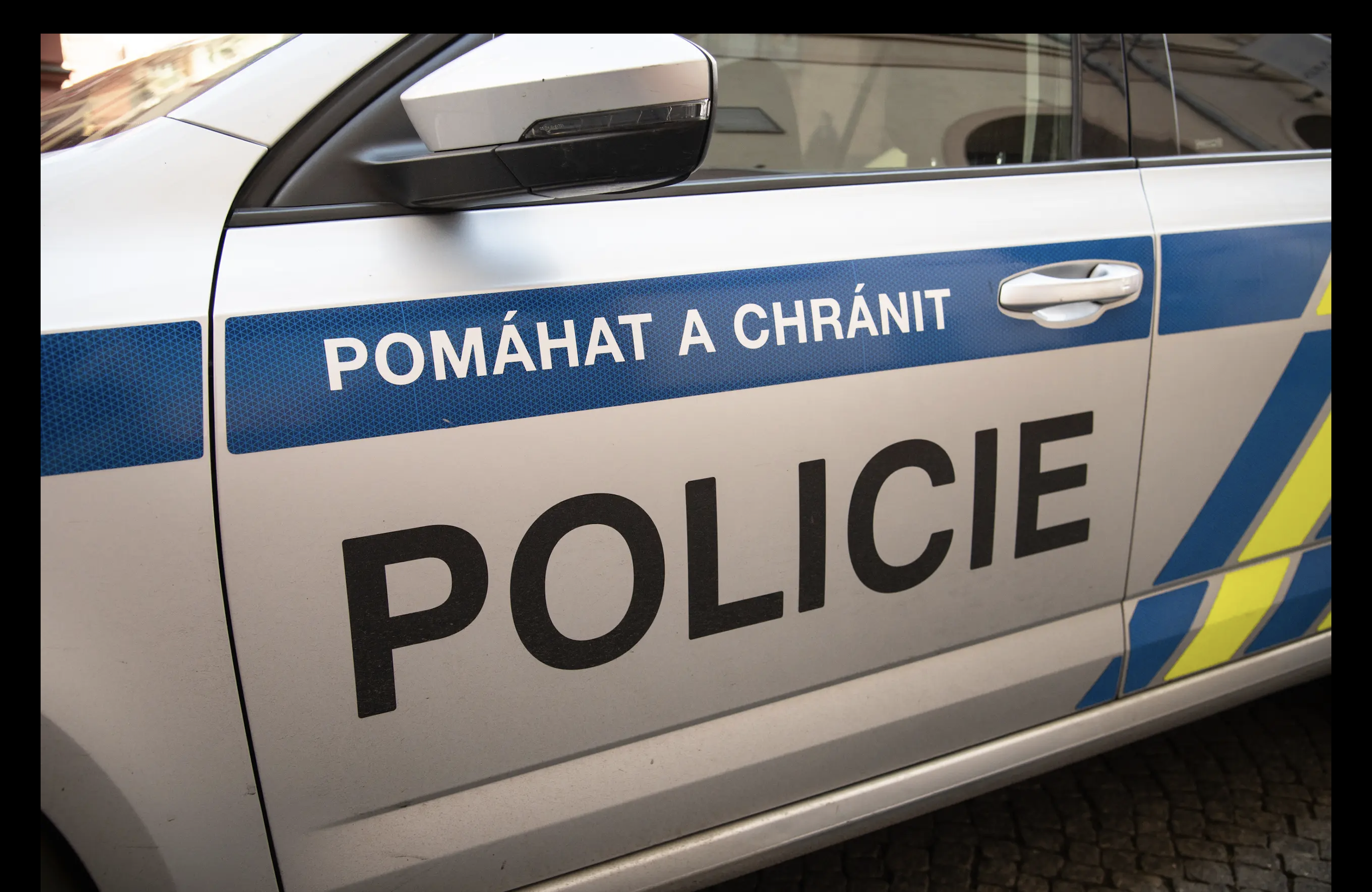V Modřanech napadli 11letou dívku, policie už má podezřelé