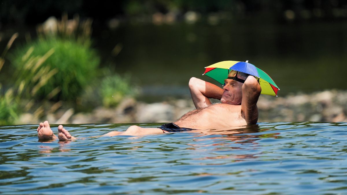 V červenci může pokračovat teplé a suché počasí
