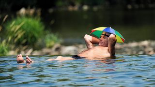 V červenci může pokračovat teplé a suché počasí