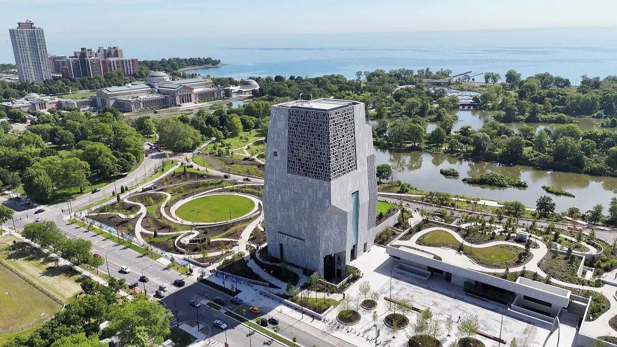 FOTO: Obamovo silo. Bývalý prezident má centrum i s oválnou pracovnou. Podle Trumpa katastrofa