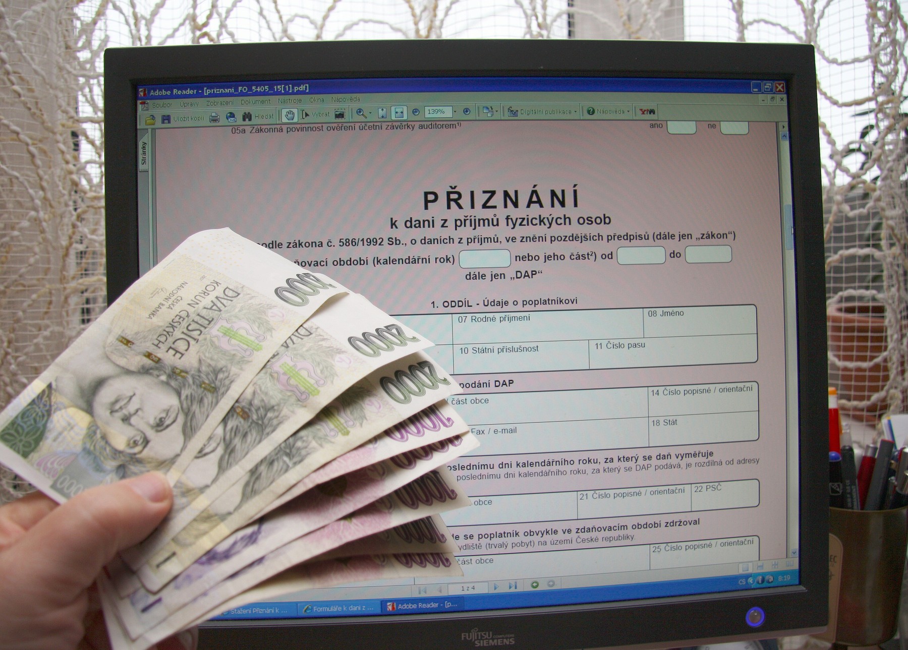 Lidé letos pracovali na stát o den méně než loni, od pátku už vydělávají na sebe